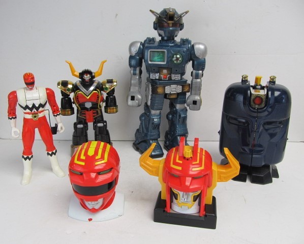 lot 26 image: Group of Large Sized 90s POWER RANGERS Toys