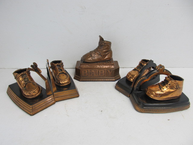 lot 289 image: Vintage Bronzed Baby Shoe Book Ends