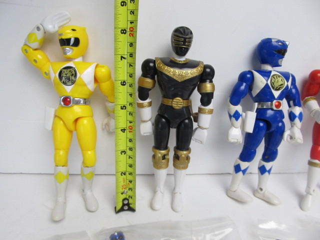 lot 103 image: Lot of 12 1990s POWER RANGER Action Figures