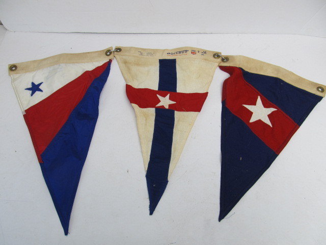 lot 48 image: Vintage Canvas Locomotive Train Engine Banner Flag
