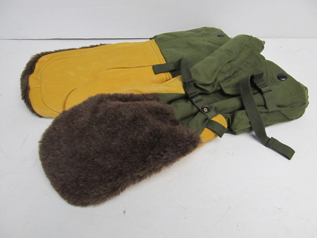 lot 110 image: Pair of Mens Extreme Cold Weather Choppers