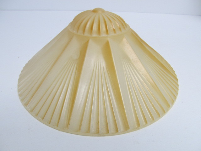 lot 205 image: Nice Vintage Deco Glass Light Fixture Shade