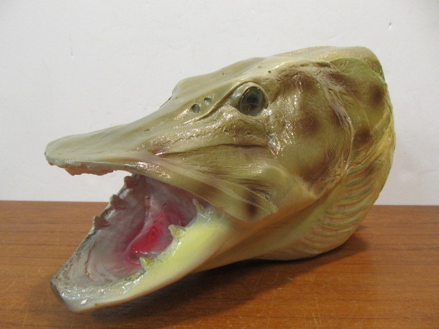 lot 169 image: Large Replica Muskie Wall Mount #1