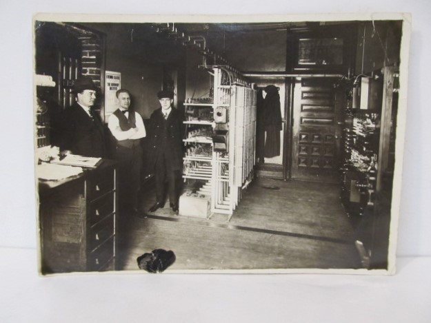 lot 195 image: Authentic Photograph DUNWOODY INSTITUTE Minnesota Classroom