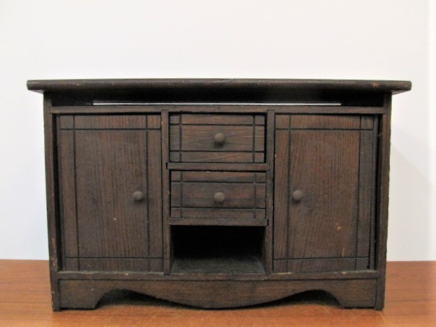 lot 226 image: Antique Folk Art Small Cabinet