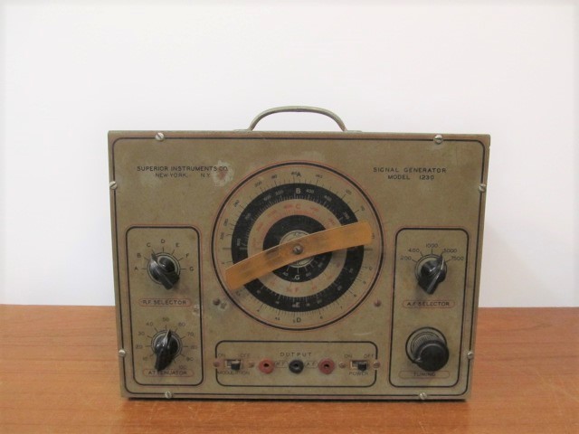 lot 236 image: Old Vintage Model 1230 Signal Generator