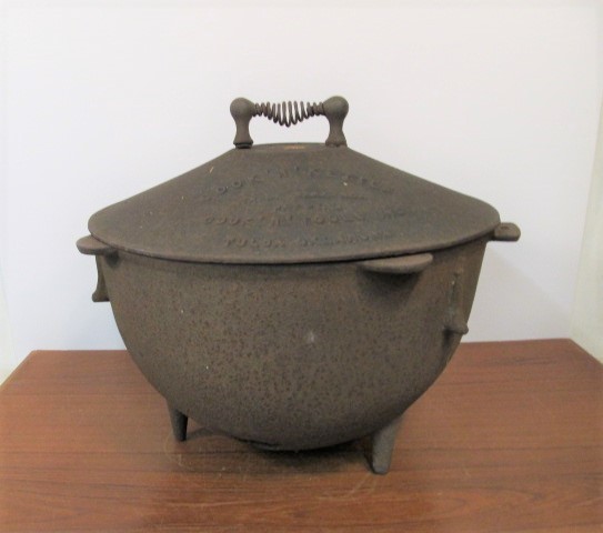 lot 238 image: LARGE Old Vintage COOK N KETTLE Cast Iron Barbeque GrillSmoker wLid