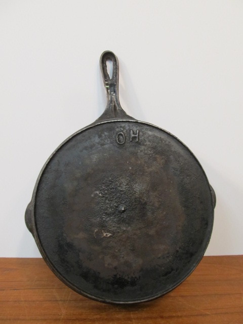 lot 239 image: Old Antique 11 Cast Iron Skillet wHeat Ring & OH Mark