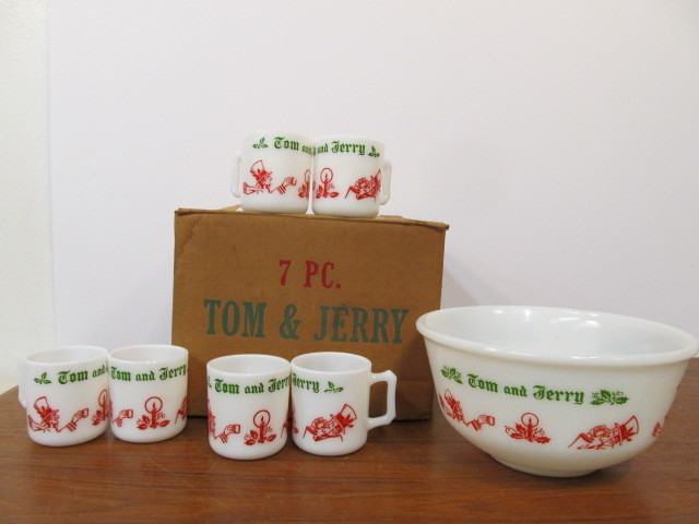 lot 248 image: Vintage Milk Glass Punch Bowl Set, Tom and Jerry