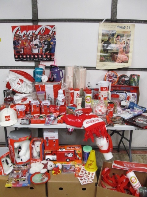 lot 259 image: MASSIVE Lot of Vintage & Newer COCA COLA Collectibles Advertising etc