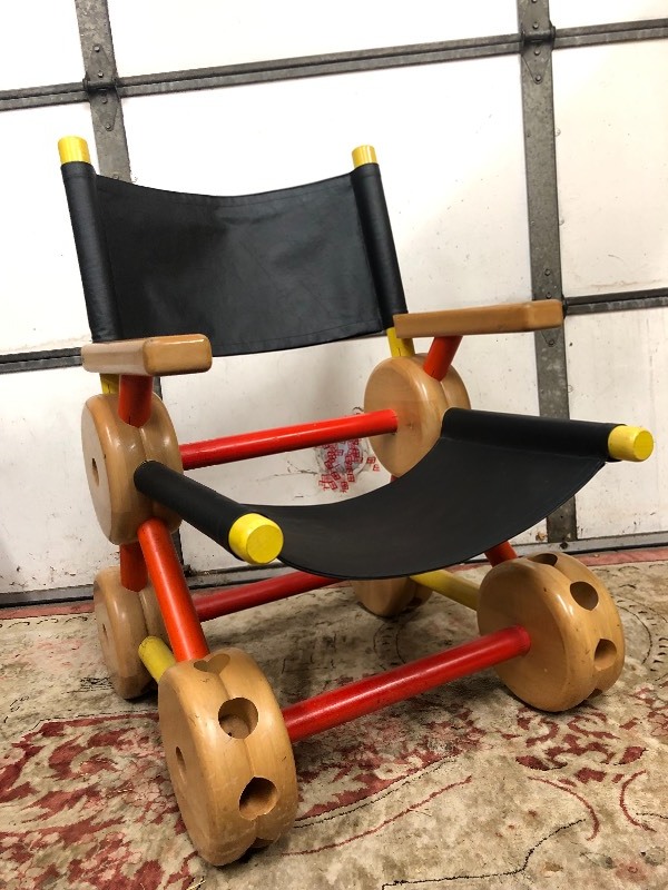 lot 262 image: Large Oversized TINKER TOY Arm Chair
