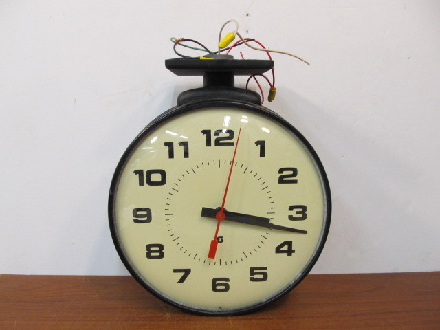 lot 276 image: Large Vintage Double Sided Bubble Glass Hanging School Clock