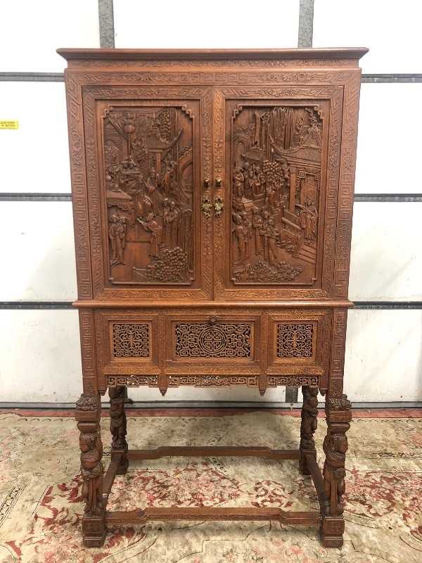 lot 1 image: Wonderful Vintage Ornately Carved Oriental Hutch Cabinet