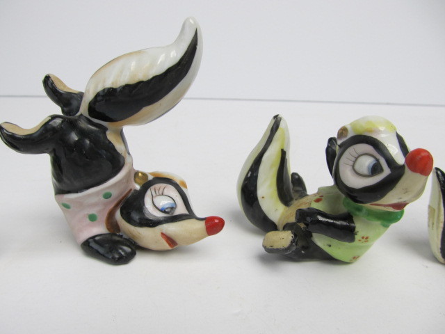 lot 280 image: Vintage 1950s Anthropomorphic Skunk Figurines