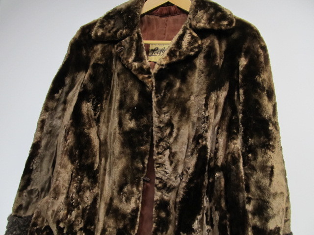lot 300 image: Womens Vintage Full Length Brown LEAFGREN St. Paul Fine Furs Coat