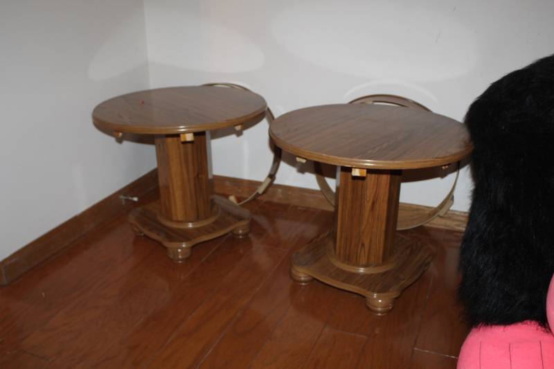 lot 492 image: Lot of (2) Wood Round Side Tables