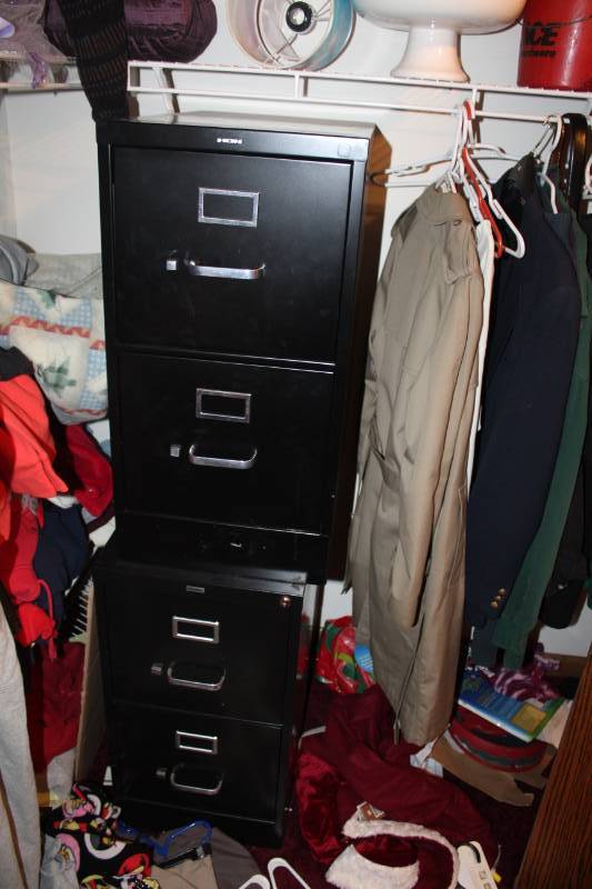 lot 489 image: Lot of (2) Hon Metal File Cabinets with 2-Drawers