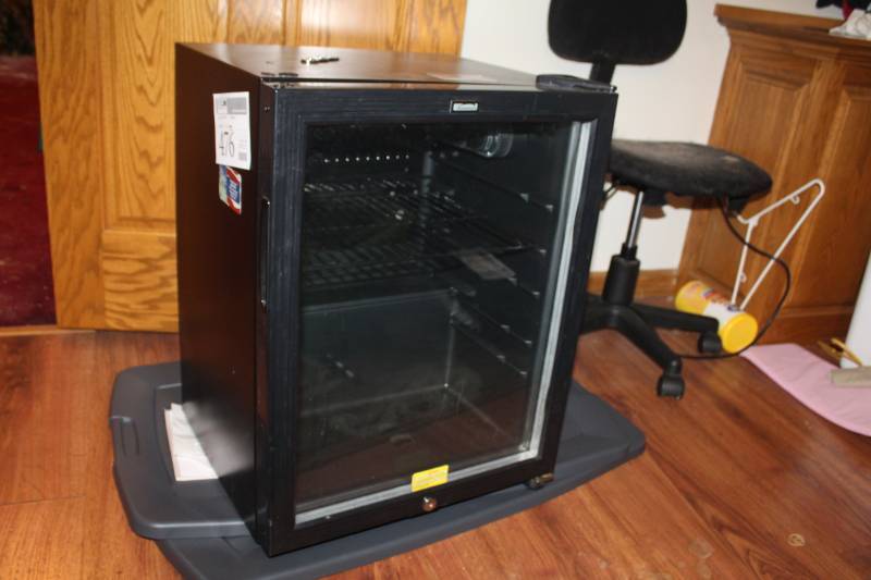 lot 476 image: Kenmore 2.7 cu.ft. Wine Cellar