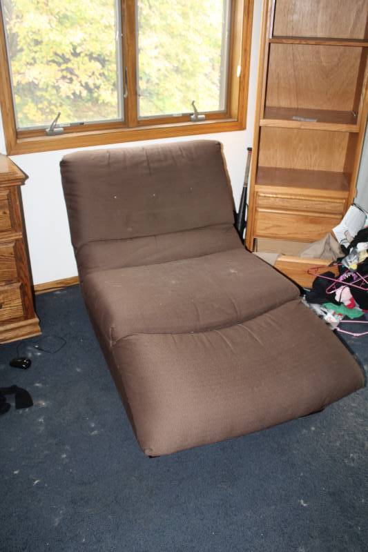 lot 512 image: Queens Chair