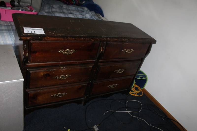 lot 511 image: Wood Dresser with 6-Drawers