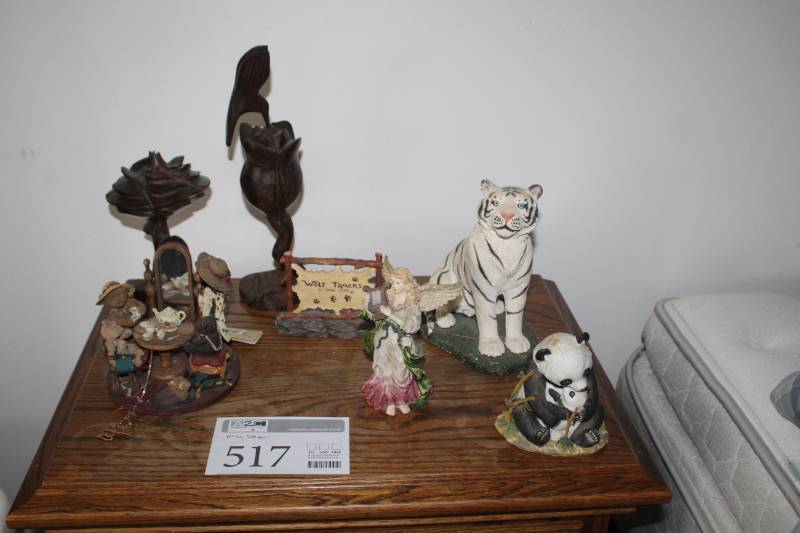 lot 517 image: Table Dcor - Tiger, Panda, Woman, And More