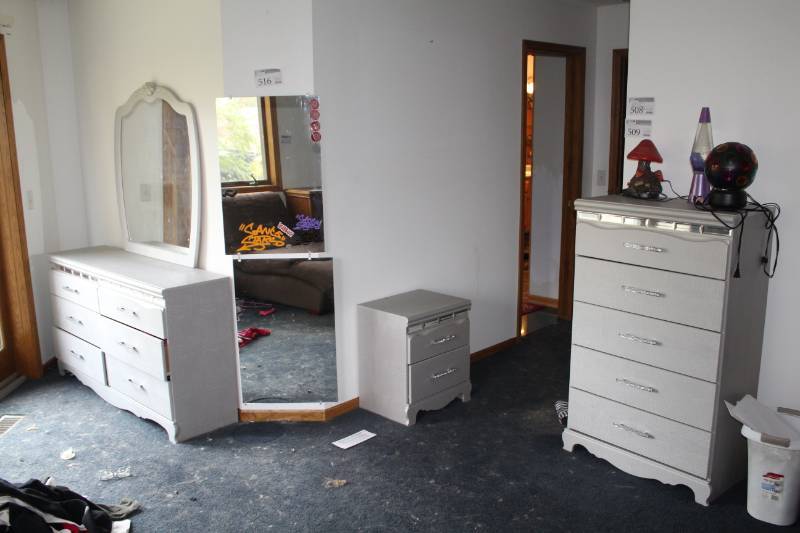 lot 509 image: 3-Piece Bedroom Dresser with 6-Drawers, Small Dresser with 5-Drawers, Vanity