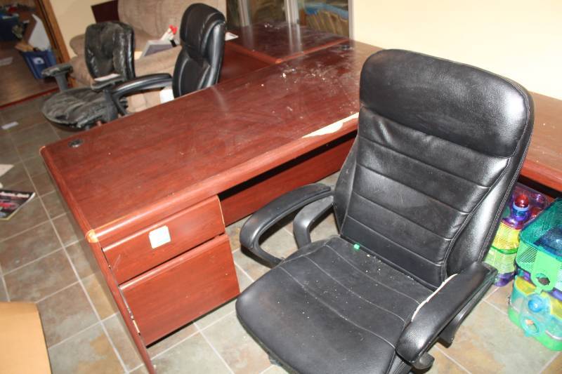 lot 403 image: Lot of (3) Leather Rolling Office Arm Chairs