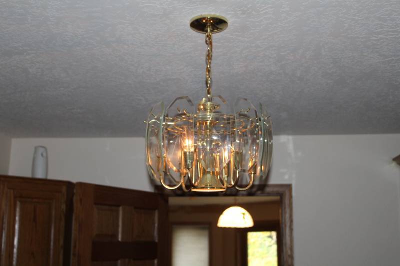 lot 587 image: Chandelier