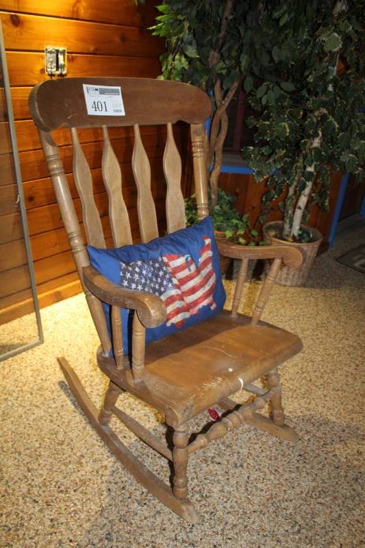 lot 401 image: Wood Rocking Chair