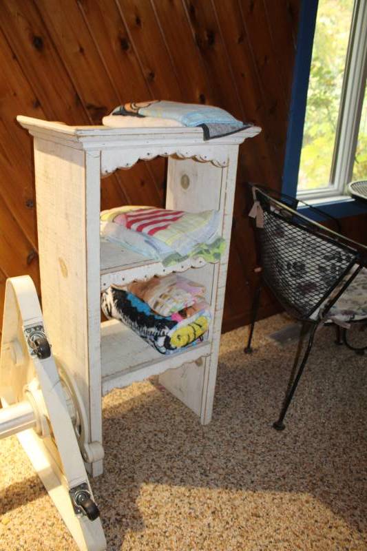 lot 396 image: 2-Tier Decorative Shelf