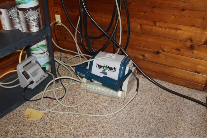 lot 390 image: AquaVac Tiger Shark Swimming Pool Filter