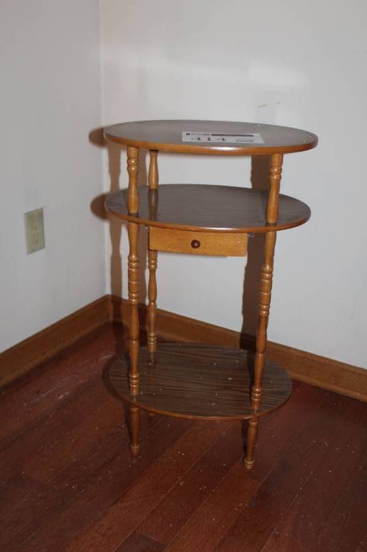 lot 414 image: 2-Tier Wood Side Table