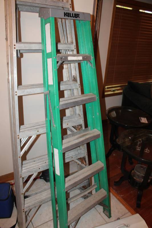 lot 472 image: Keller 6ft. Step Ladder