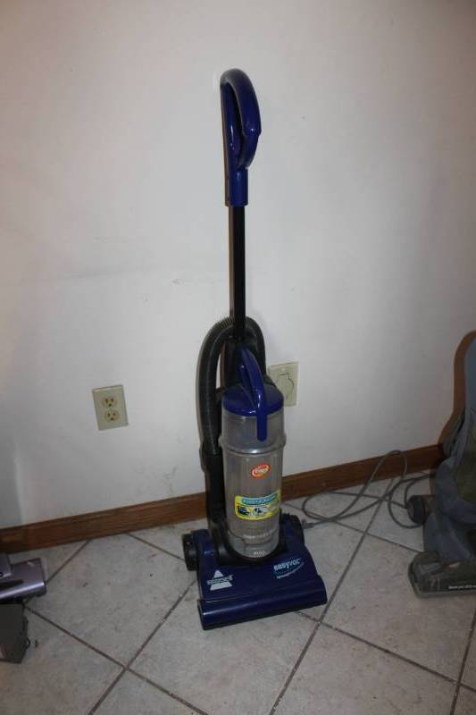 lot 420 image: Bissell EasyVac Lightweight Bagless Upright Canister Vacuum