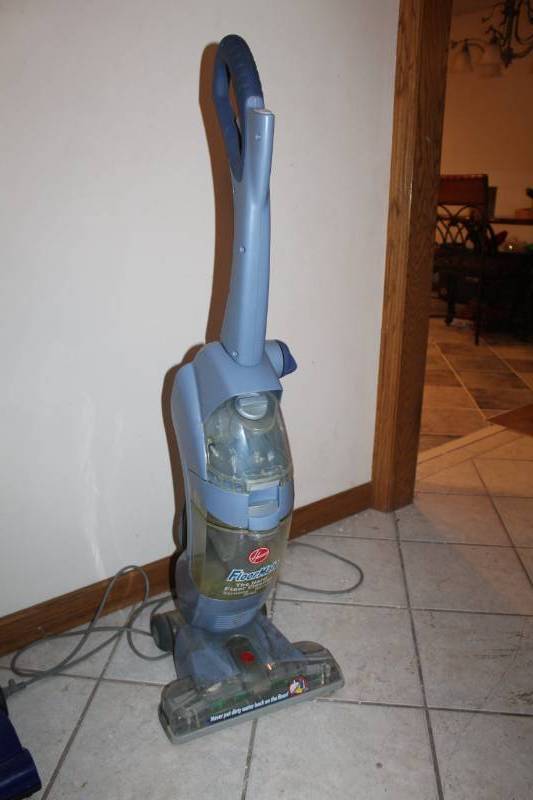 lot 421 image: Hoover Floor Mate Hard Floor Upright Vacuum Cleaner