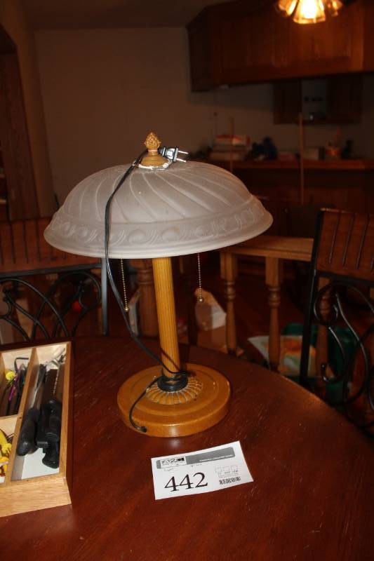 lot 442 image: Table Lamp