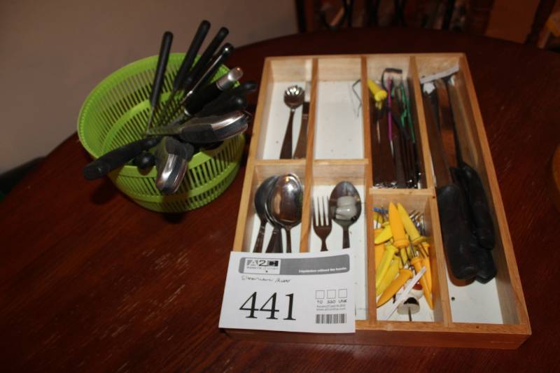 lot 441 image: Silverware, Kitchen Knives, Steak Knives