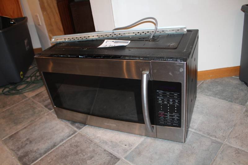 lot 439 image: 2012 Samsung Stainless Steel Household Microwave Oven