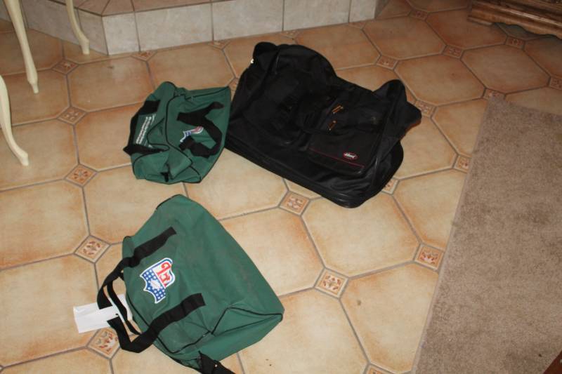 lot 458 image: Lot of (3) Dufflebags