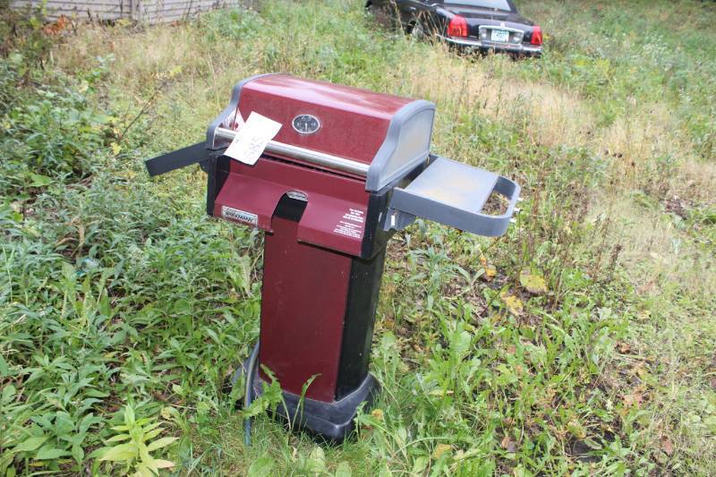 lot 585 image: Brinkmann Electric Outdoor Grill