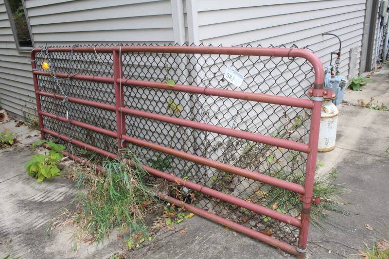 lot 582 image: Large Farm Gate
