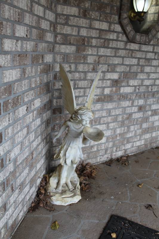 lot 578 image: Fairy Garden Statue