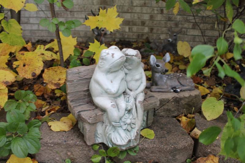 lot 580 image: Lot of (3) Deer, Frog Garden Statues