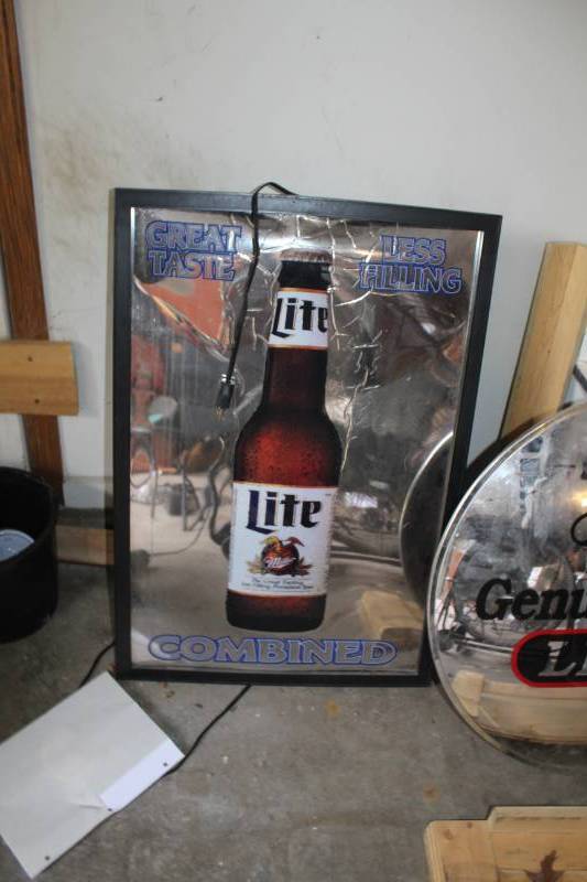 lot 384 image: Miller Lite Lighted Wall Mirror