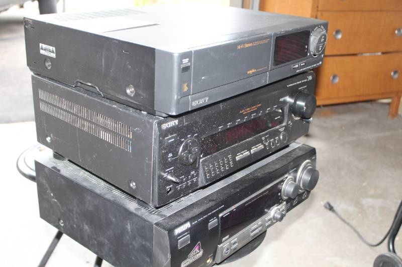 lot 532 image: Lot of (3) Sony Stereo VCR SLV-595HF, Sony AMFM Stereo Receiver STR-D560Z, Philips AudioVideo Surround Receiver
