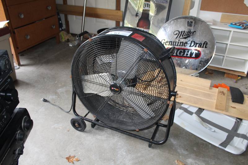 lot 530 image: Utilitech Pro Industrial Floor Fan
