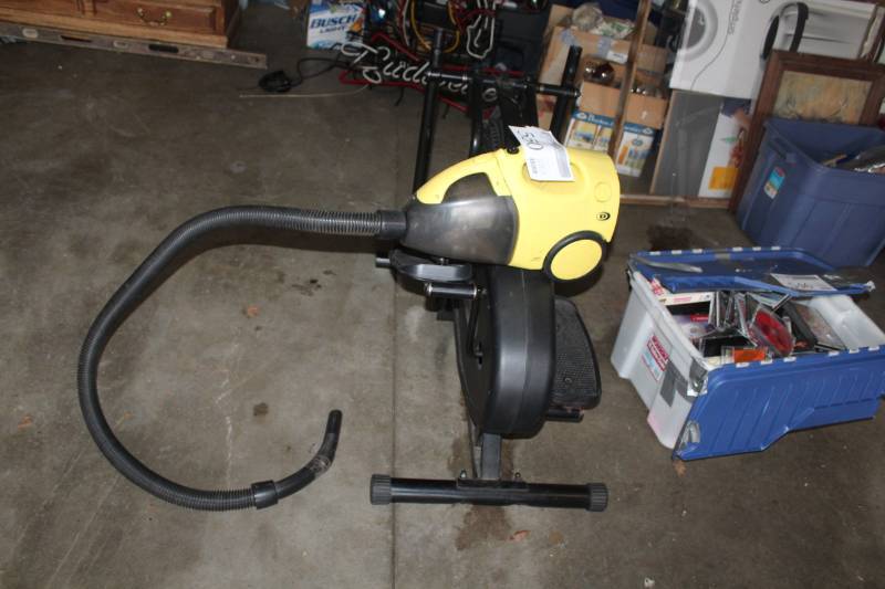 lot 550 image: Clean Bloom Electric Co. Vacuum