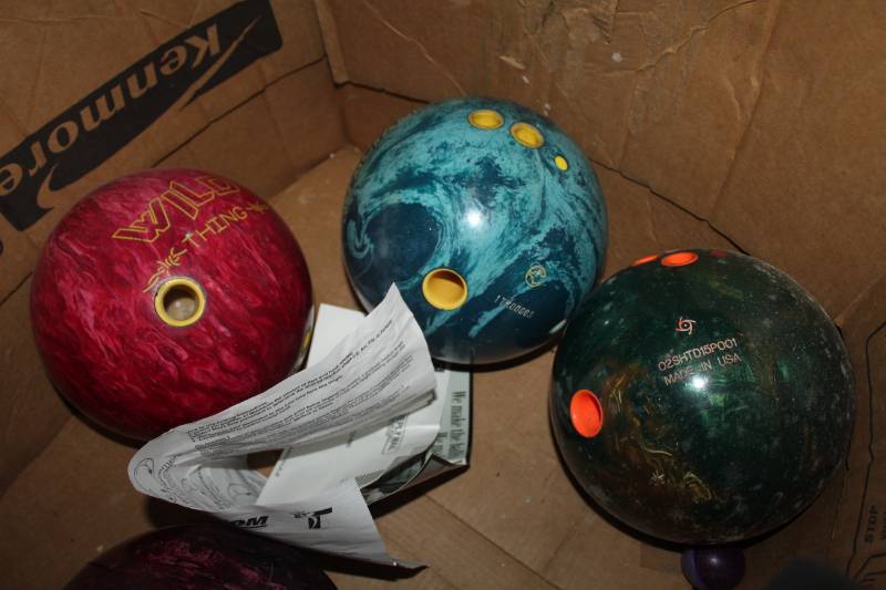 lot 554 image: Lot of (3) Bowling Balls