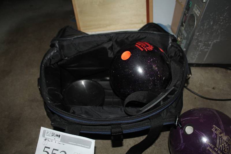 lot 552 image: Columbia 300 Bowling Ball with Carrier