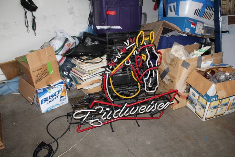 lot 386 image: Budweiser Beer Neon Light